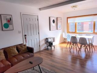 Spacious 3BD Apartment in a Prime Chicago Location - Chicago - 5