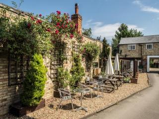Longs Hotel & Inn - Woburn - 7