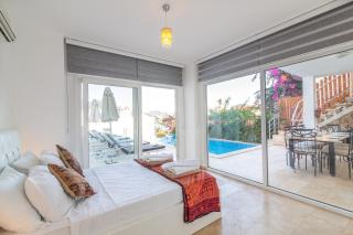 5 Bed Villa - Sleeps 10 - Pool - Terrace - Parking - 9