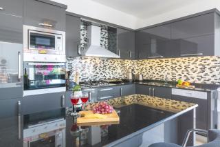 5 Bed Villa - Sleeps 10 - Pool - Terrace - Parking - 3