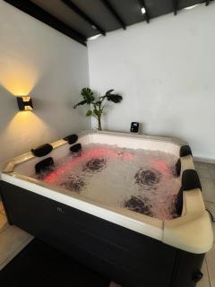 Luxury 2 storey 2bedroom condo with Private Jacuzzi & patio - Athens - Athen - 9