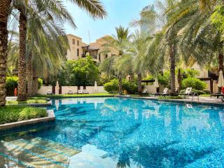 Luxury 1BR in Zaafran With Stunning Burj Khalifa View - 9