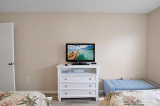 2BR ground floor Siesta Key condo steps from the pool and short walk to the beach - 8