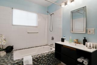 Spacious 4BR House with Large Yard and Parking Beverly Hills Adj - Los Angeles - 3
