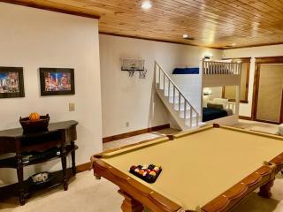 Blue Ridge Cottage - Downtown Blue Ridge Cottage Rental - Game Room, Pet-Friendly, Walk to Dining and Shopping - Blue Ridge - 7