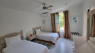 Beachfront 3 bedroom house Tower Isle - 5