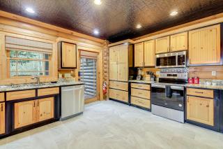 Sevierville Sanctuary - Huge Game Room and Hot Tub! - 4