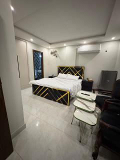 Designer Luxury 1BHK Studio Self Check-in Bahria - 0