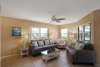 Watch dolphins from your lanai in this bayfront Siesta Key condo - Siesta Key - 2