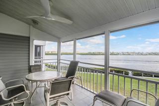 Serene bay front condo on Siesta Key - 2 heated pools, pickleball and tennis, private beach access - Siesta Key - 9