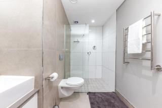 Central 1 Bed apt with Balcony & Pool TheSentinel - Kaapstad - 6