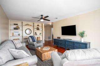 King Beds Game Room On 290 Large Estate Kitchen - Fredericksburg - 8