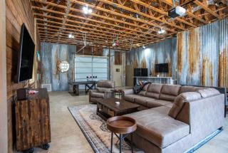 King Beds Game Room On 290 Large Estate Kitchen - Fredericksburg - 2