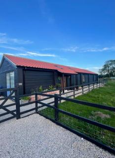 The Old Potting Shed - 2 bed cottage with hot tub -  - 8