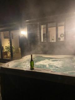 The Old Potting Shed - 2 bed cottage with hot tub -  - 7