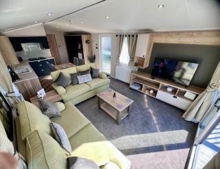 Wolds Retreat at the peaceful Cherry Lea Holiday Park and Fishing Lake Skegness - Burgh le Marsh - 2