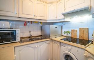 Gorgeous Apartment In Calahonda - Sitio de Calahonda - 2
