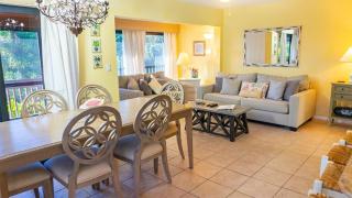 Escape to Paradise - Tranquil 3-Bedroom Retreat with Wrap-Around Lanai and Private Beach - Sanibel - 3