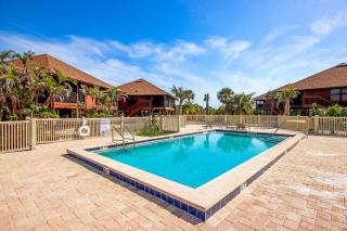 Enjoy pool views from your Sanibel Island Villa Private beach - 5