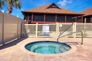 Spacious 3-Bedroom Retreat with Gulf Views & Screened Porch - Sanibel - 4