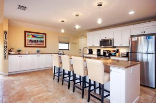 Spacious 3-Bedroom Retreat with Gulf Views & Screened Porch - Sanibel - 1