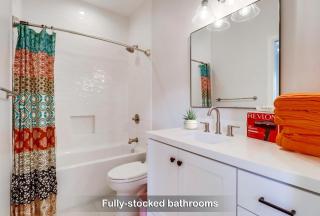 Entire Private 3-Bedroom Family Home w Garage, 5 min to Beach, DT, Available Now - Imperial Beach - 1