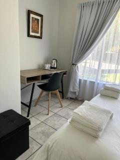 AfriSky guest house - Kempton Park - 6