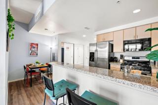 Gaslamp Gem Stylish 1BR w Free Parking BBQ Pool - 4