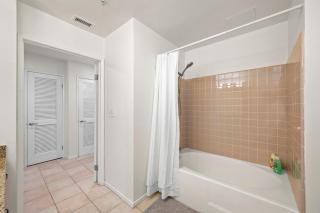 Gaslamp Gem Stylish 1BR w Free Parking BBQ Pool - 3