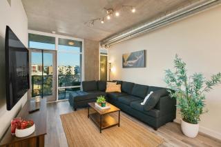 Fabulous 2BR Condo Downtown High Rise Free Parking - 0