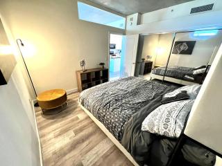 Fabulous 2BR Condo Downtown High Rise Free Parking - 5