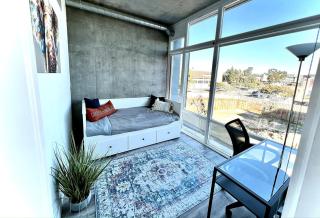 Fabulous 2BR Condo Downtown High Rise Free Parking - 4