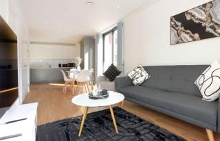 Spacious Apartment in Central MCR with Terrace, Gym - Manchester - 1