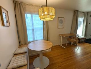 Boho 1-Bedroom Beach Condo with Mid Size Parking & Laundry - Long Beach - 2