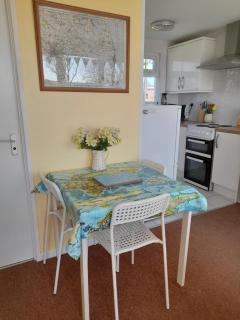 'Sunnyside' Chalet, walk to the beach & close to Norfolk broads - pet friendly! - Great Yarmouth - 5