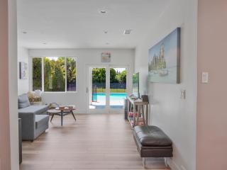 Luxe Townhome Newly-Built - - 7