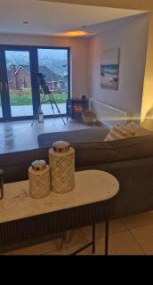 Modern Mountain View near the beach! - Newry - 4