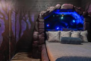 Honeybear Hideaways - New Bear-Themed Cabin Cozy and Family Friendly Retreat with Indoor Pool, Game Room, Bear Room and Hot Tub - Gatlinburg - 8