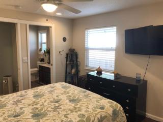 Cabin 2BR 2BA home, 3 min to airport and downtown - 1