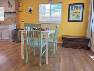 Cabin 2BR 2BA home, 3 min to airport and downtown - Boise - 3