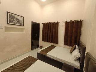 Shree Arunachalam Guest House - 4