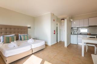 Studio with Sea View - Free Wi-Fi - Pool - Albufeira - 4