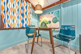 The Vines Retreat, Hot-Tubs, Game Room, 10-Mins to Downtown! - Fredericksburg - 1