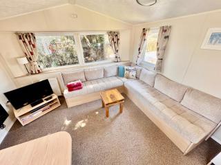 Sandy Toes & Cozy Night, Sleep 8 - Heacham - 1