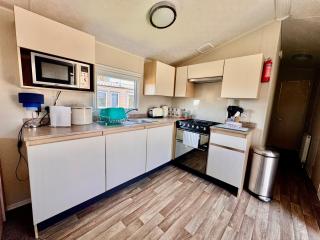 Sandy Toes & Cozy Night, Sleep 8 - Heacham - 7