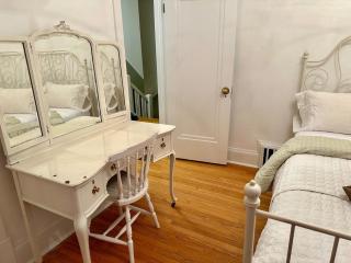 The Dows retreat with 2 car driveway - 4