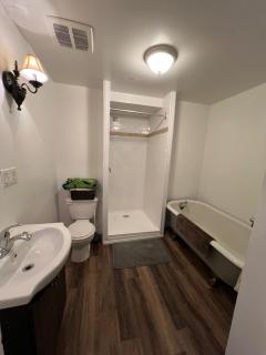 Cozy 2-Bedroom Downtown Apartment - London - 5