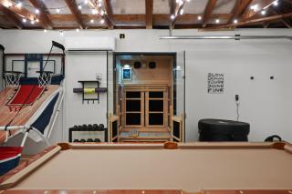 NEW Retro Escape 70's Vibes Wellness Game Room - Palm Springs - 9