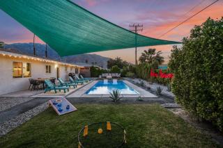 NEW Retro Escape 70's Vibes Wellness Game Room - Palm Springs - 3