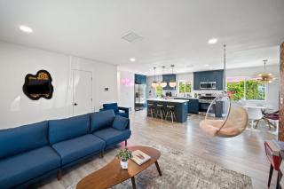 NEW Retro Escape 70's Vibes Wellness Game Room - Palm Springs - 2